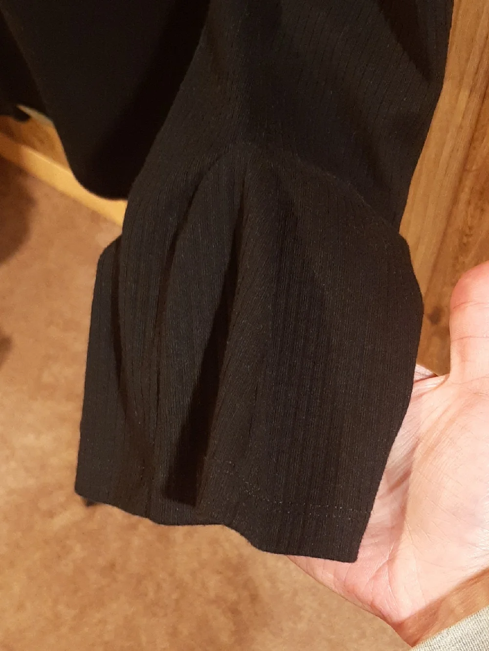 NWOT GAP Long Bell-Sleeve Black Ribbed Top (XL) - Picture 3 of 7
